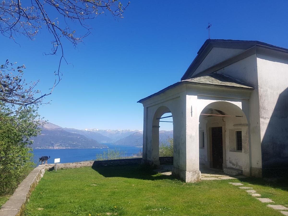 B&B Il Gatto Nero Castelveccana Exterior photo