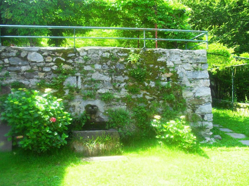 B&B Il Gatto Nero Castelveccana Exterior photo