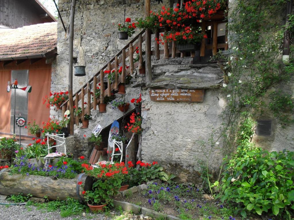 B&B Il Gatto Nero Castelveccana Exterior photo